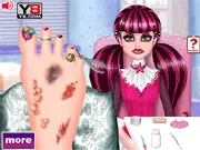 Draculaura Foot Doctor