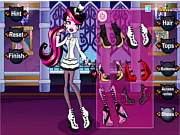 Draculaura In The Castle
